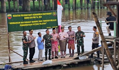 Kodim 0301/Pbr Bagikan Bibit Ikan Guna Bentuk Masyarakat Mandiri