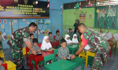 Kodim 0301/Pbr Berikan Makanan Bergizi kepada 100 Siswa TK IT Raudhatul Jannah