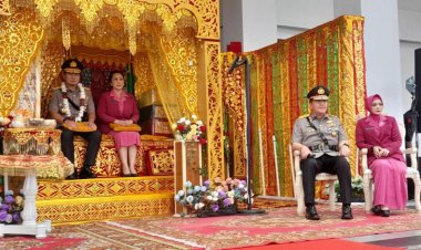 Kapolda Riau di Sambut Tepung Tawar Sampai di Pekanbaru
