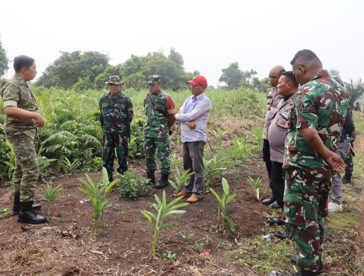 Cegah Karhutla, Tim Penyuluhan Mabes TNI Tinjau Sumur Bor dan Sapa Masyarakat Sungai Sibam